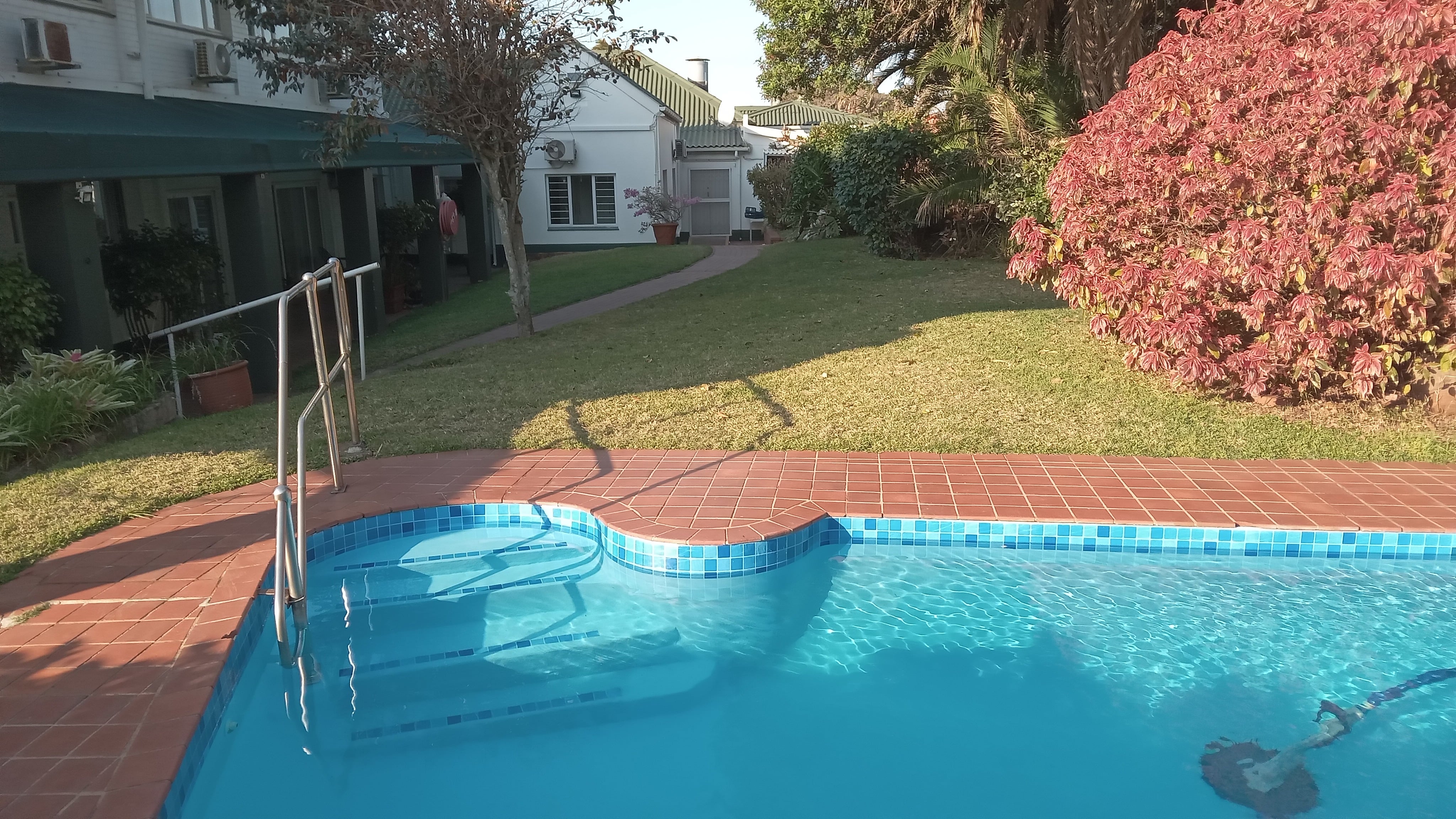 pool garden-min